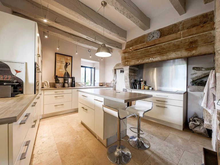 Villa for Sale in Uzes, Uzes Area 8