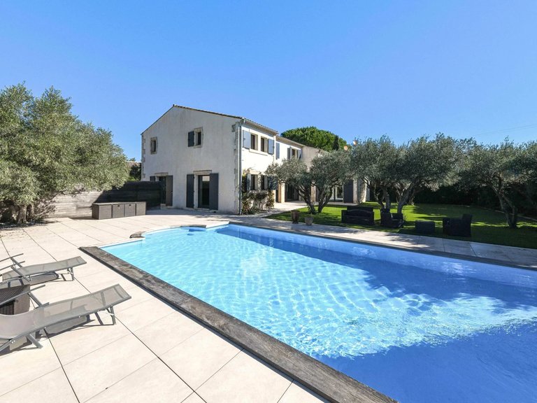 Villa for Sale in Uzes, Uzes Area 4