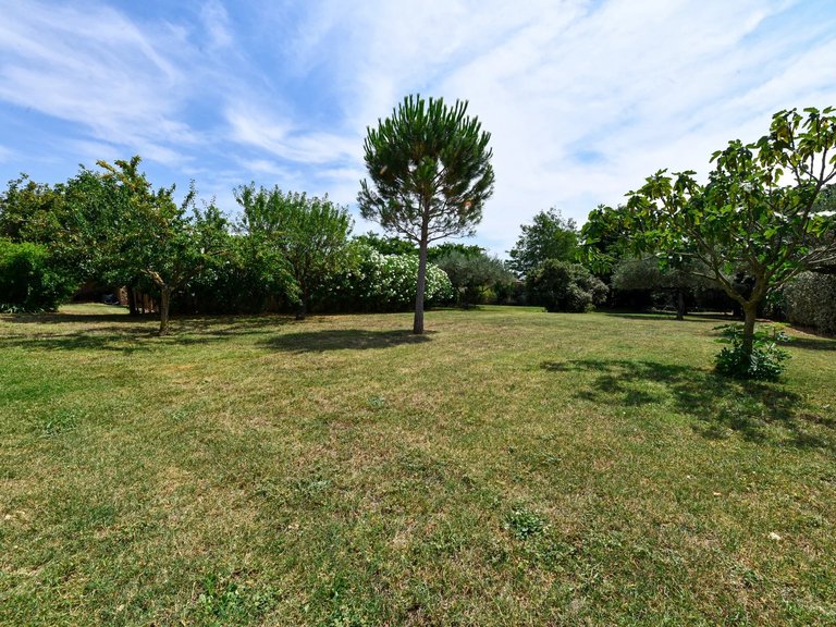 Villa for Sale in Uzes, Uzes Area 8