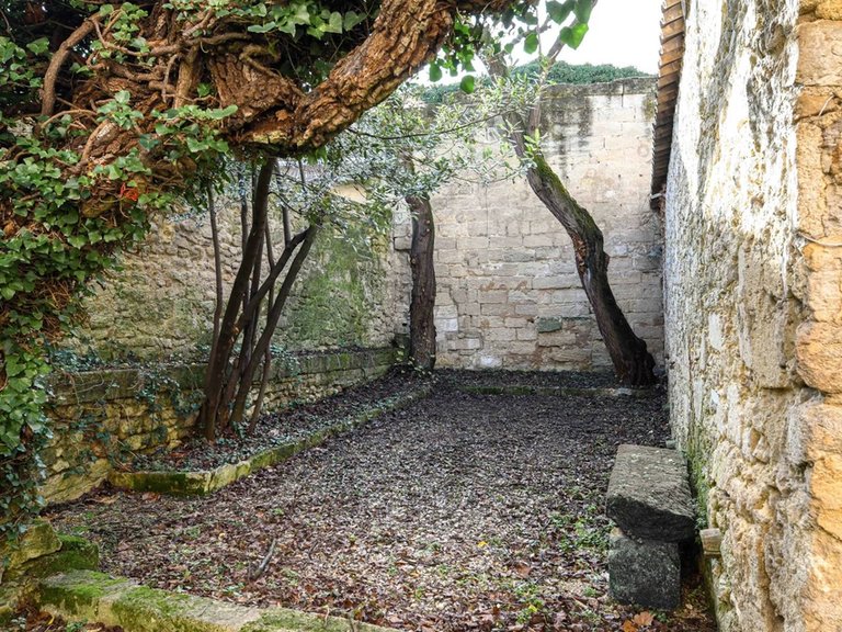 Villa for Sale in Uzes, Uzes Area 16