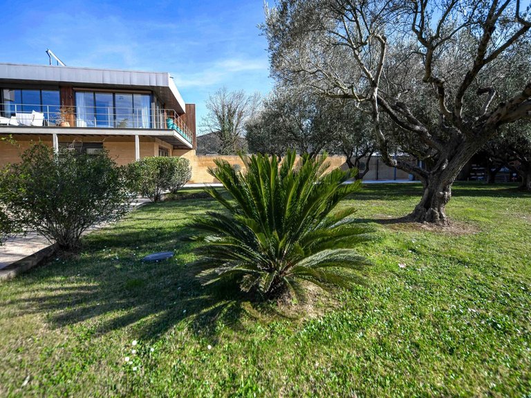 Villa for Sale in Uzes, Uzes Area 17