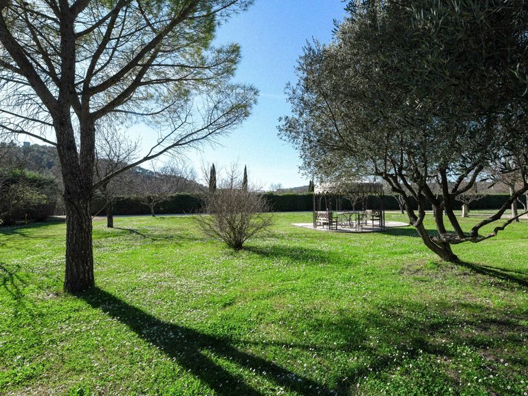 Villa for Sale in Uzes, Uzes Area 11