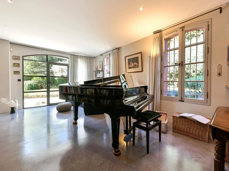 Villa for Sale in Uzes, Uzes Area 4