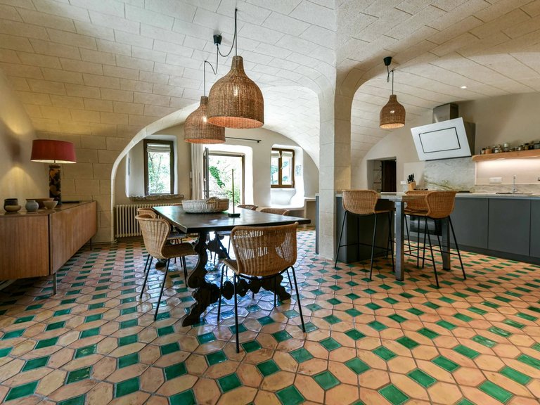 Castle/estate for Sale in Uzes, Uzes Area 15