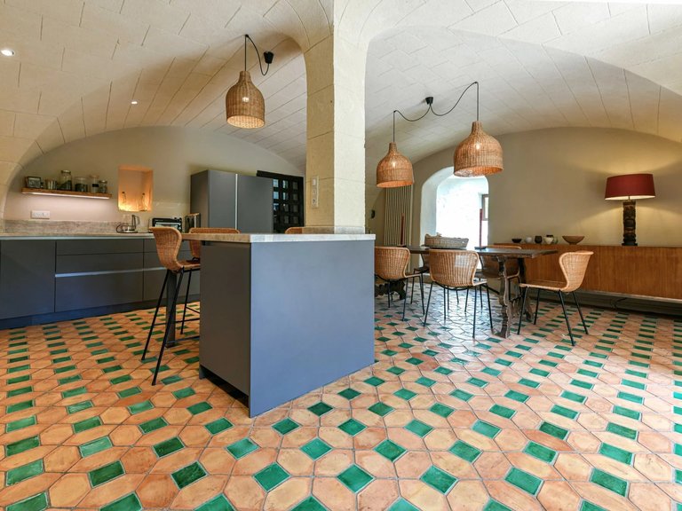 Castle/estate for Sale in Uzes, Uzes Area 10