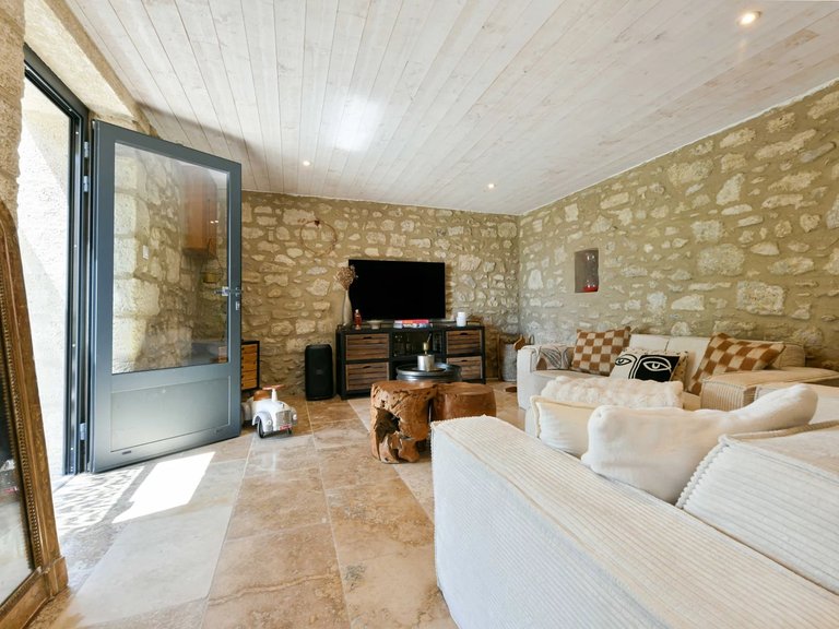 Villa for Sale in Uzes, Uzes Area 9