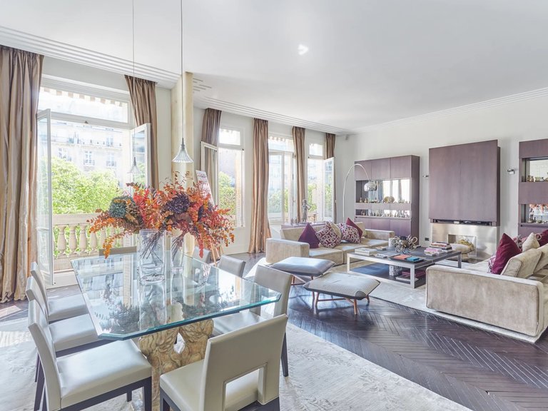 Apartment for Sale in 16th (trocadéro - Etoile - Passy), Golden Triangle - Trocadéro (8th - 16th) 2