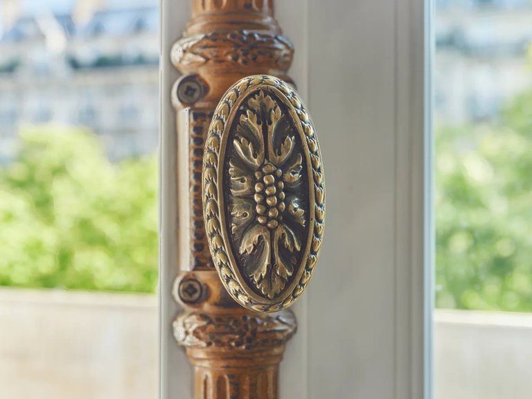 Apartment for Sale in 16th (trocadéro - Etoile - Passy), Golden Triangle - Trocadéro (8th - 16th) 12
