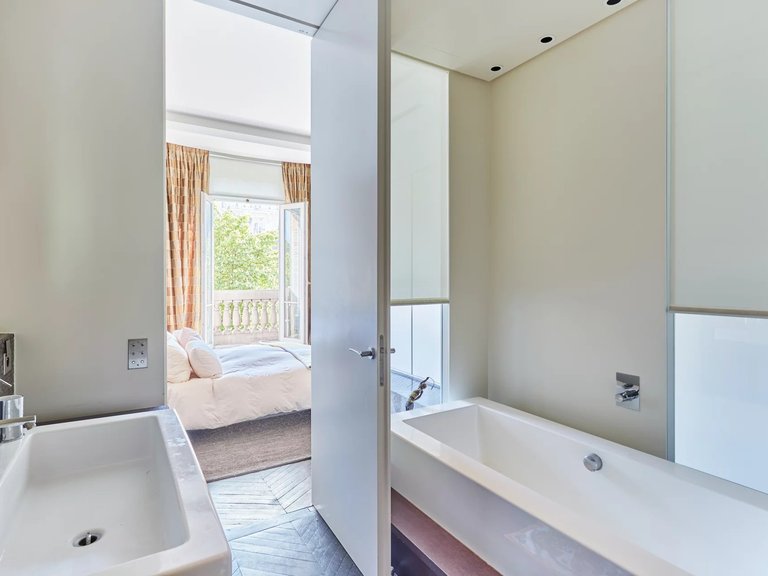 Apartment for Sale in 16th (trocadéro - Etoile - Passy), Golden Triangle - Trocadéro (8th - 16th) 19