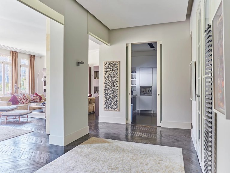 Apartment for Sale in 16th (trocadéro - Etoile - Passy), Golden Triangle - Trocadéro (8th - 16th) 4