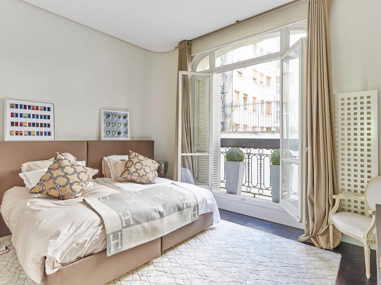 Apartment for Sale in 16th (trocadéro - Etoile - Passy), Golden Triangle - Trocadéro (8th - 16th) 7