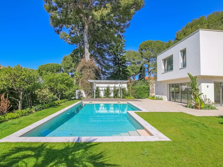 Villa for Sale in Antibes, Antibes Area 2