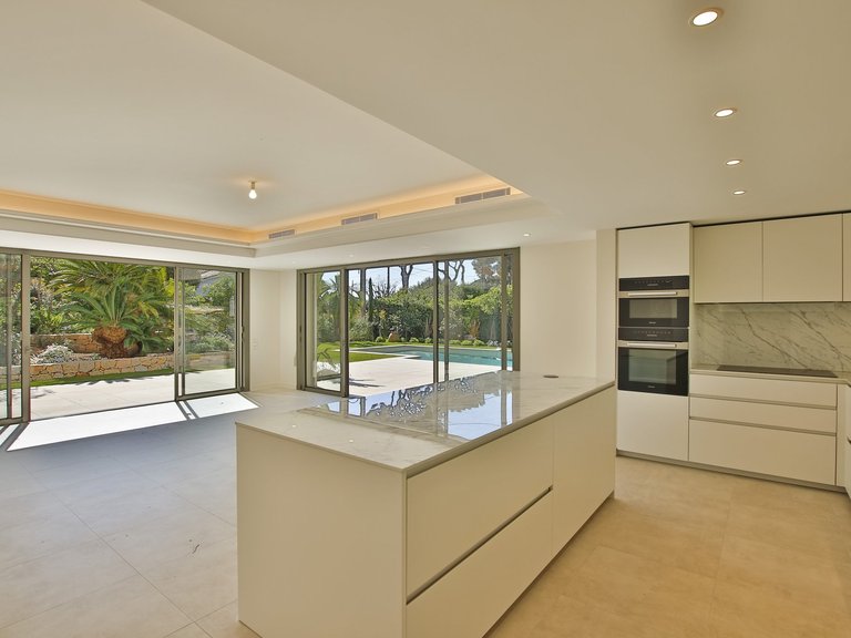 Villa for Sale in Antibes, Antibes Area 7