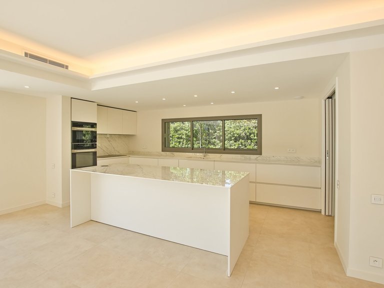 Villa for Sale in Antibes, Antibes Area 8