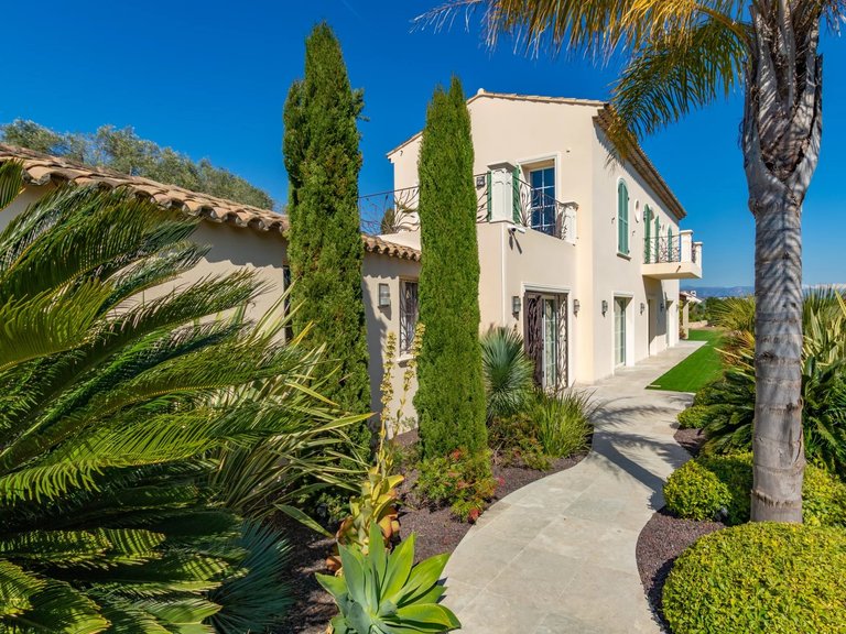 Villa for Sale in Antibes, Antibes Area 2