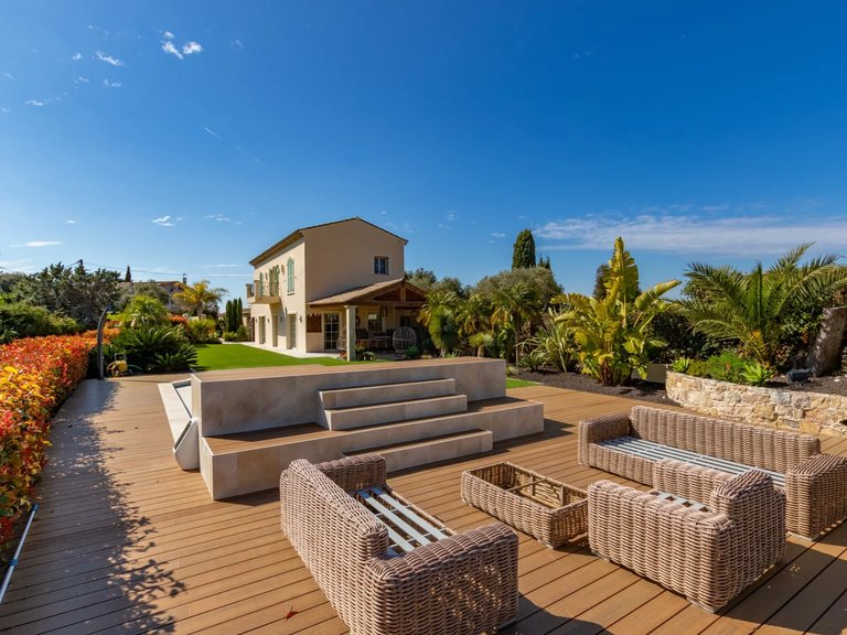 Villa for Sale in Antibes, Antibes Area 3