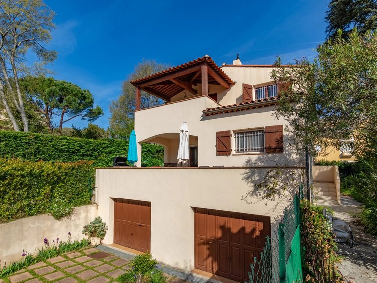 Villa for Sale in Antibes, Antibes Area 2