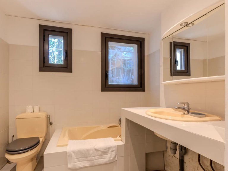Villa for Sale in Antibes, Antibes Area 10