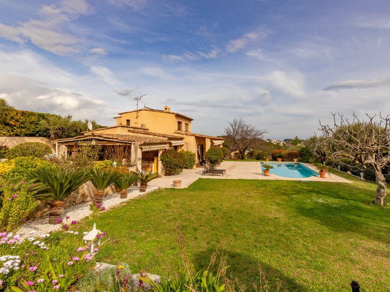 Villa for Sale in Antibes, Antibes Area 2