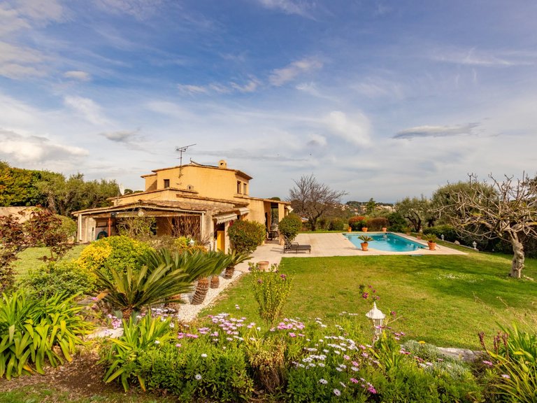 Villa for Sale in Antibes, Antibes Area 3