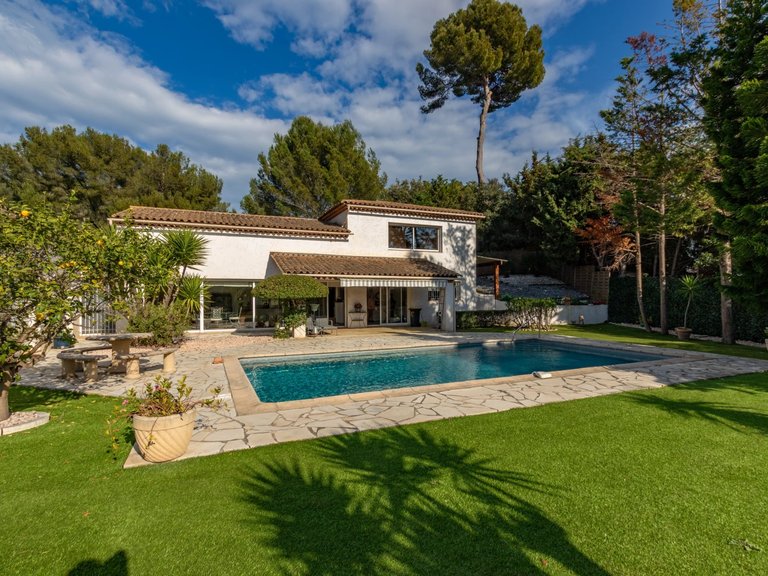 Villa for Sale in Antibes, Antibes Area 1