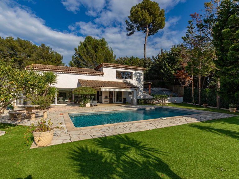Villa for Sale in Antibes, Antibes Area 2