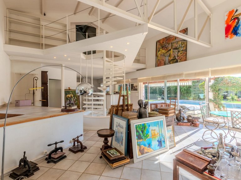 Villa for Sale in Antibes, Antibes Area 12