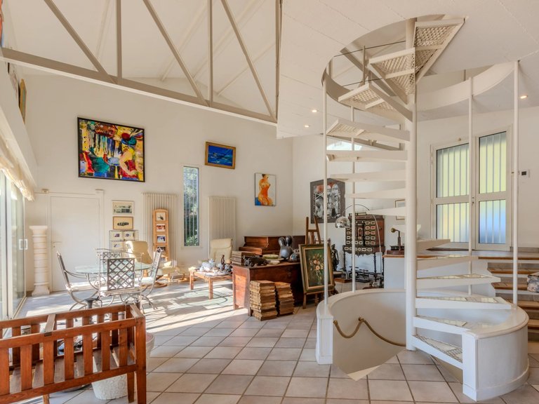 Villa for Sale in Antibes, Antibes Area 16