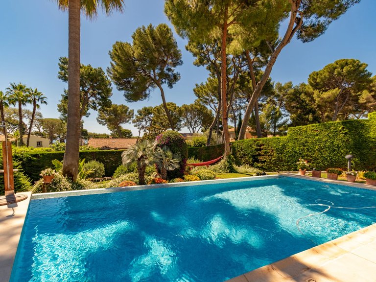 Villa for Sale in Antibes, Antibes Area 2