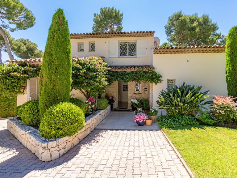 Villa for Sale in Antibes, Antibes Area 14