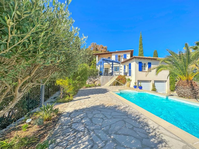Villa for Sale in La Croix Valmer, St. Tropez, Grimaud Area 2
