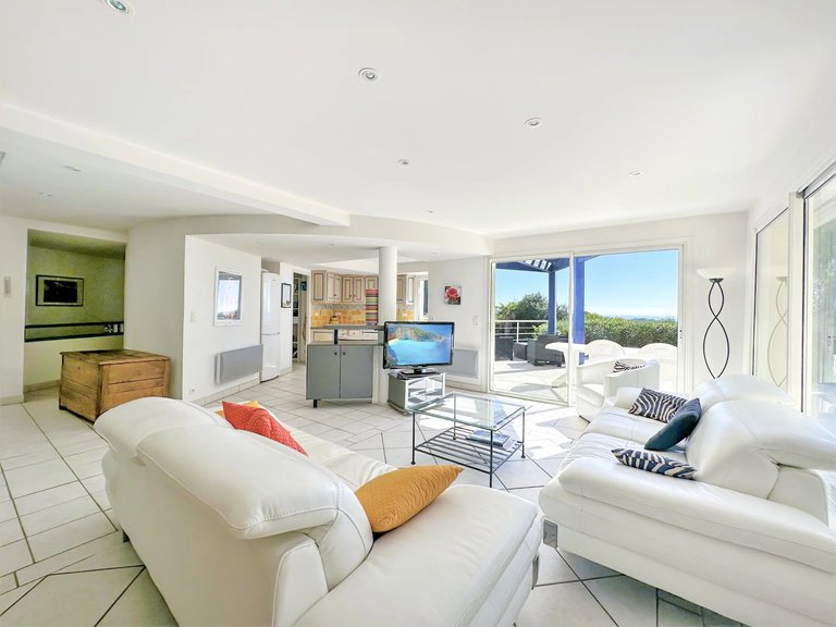 Villa for Sale in La Croix Valmer, St. Tropez, Grimaud Area 4
