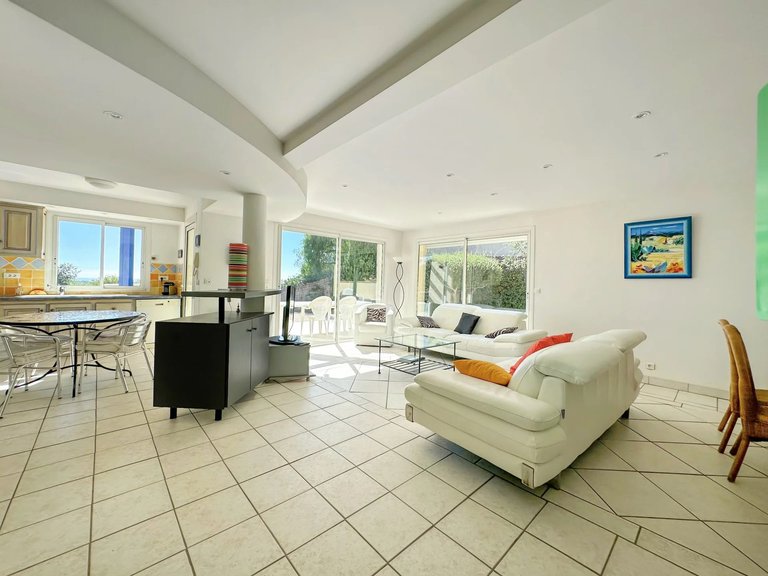 Villa for Sale in La Croix Valmer, St. Tropez, Grimaud Area 5