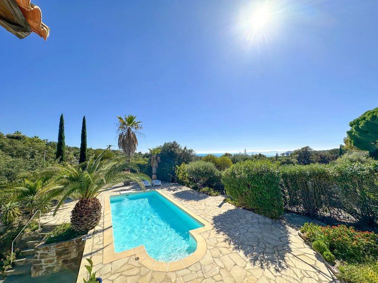 Villa for Sale in La Croix Valmer, St. Tropez, Grimaud Area 10
