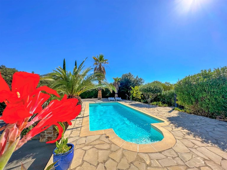 Villa for Sale in La Croix Valmer, St. Tropez, Grimaud Area 11