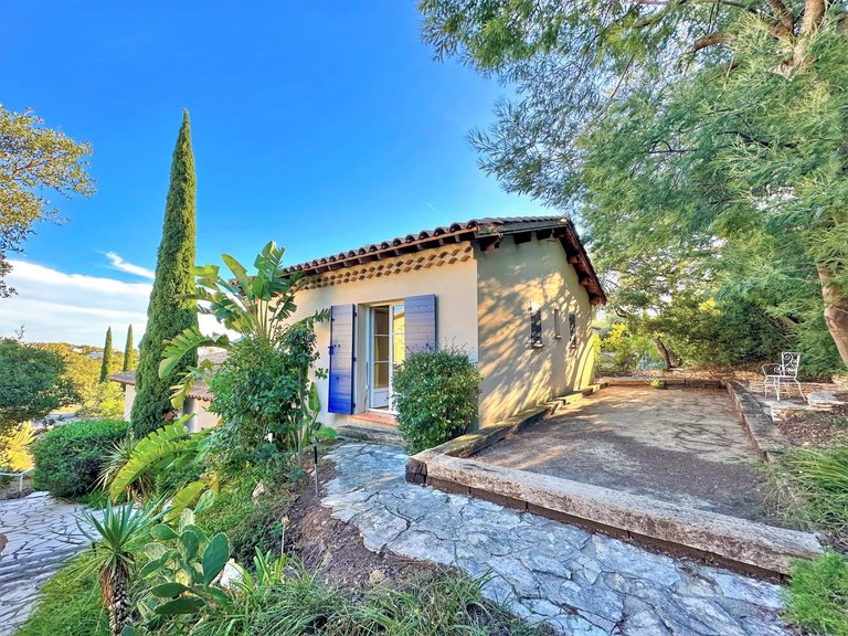 Villa for Sale in La Croix Valmer, St. Tropez, Grimaud Area 19