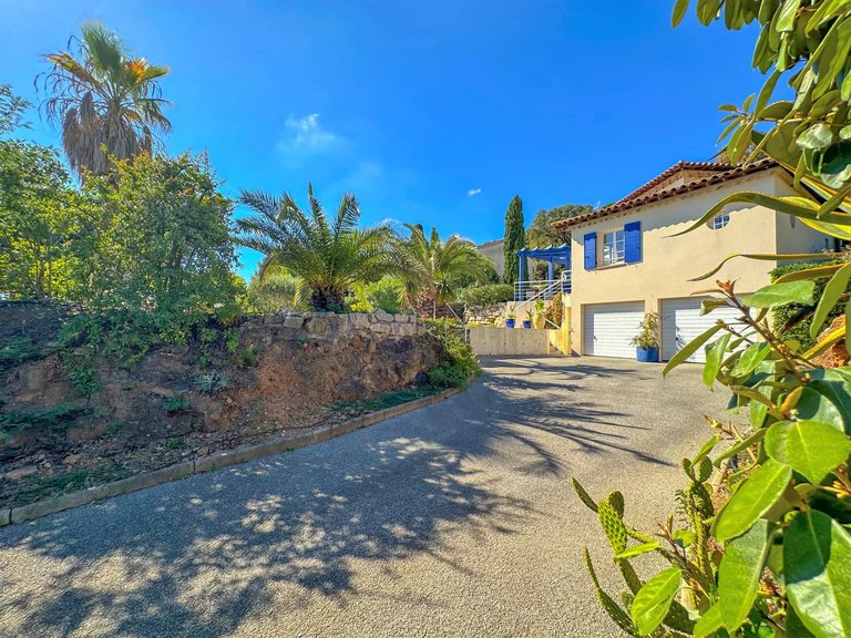 Villa for Sale in La Croix Valmer, St. Tropez, Grimaud Area 20