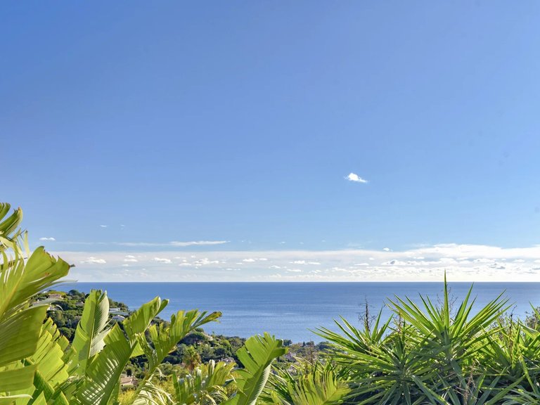 Villa for Sale in Les Issambres, St Raphaël, Ste Maxime Area 1