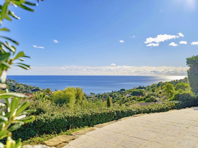 Villa for Sale in Les Issambres, St Raphaël, Ste Maxime Area 15