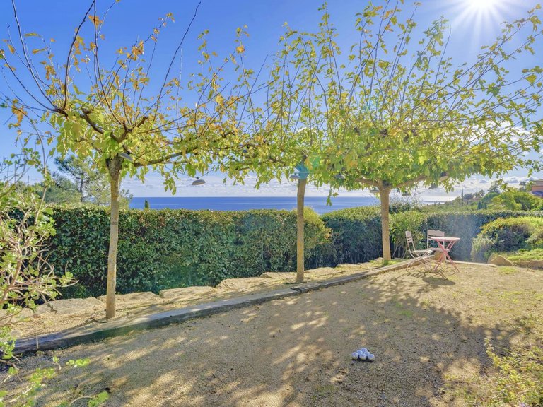 Villa for Sale in Les Issambres, St Raphaël, Ste Maxime Area 2