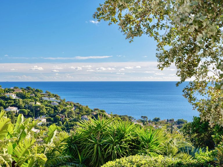 Villa for Sale in Les Issambres, St Raphaël, Ste Maxime Area 3