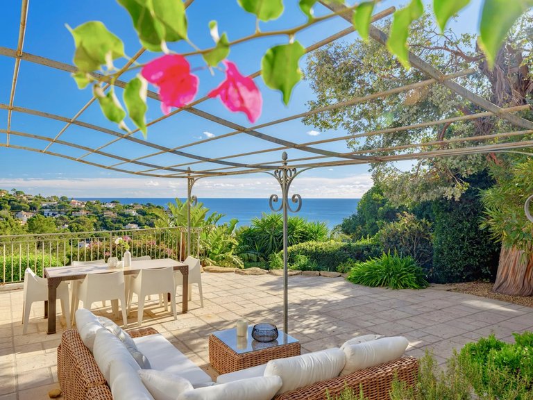Villa for Sale in Les Issambres, St Raphaël, Ste Maxime Area 9