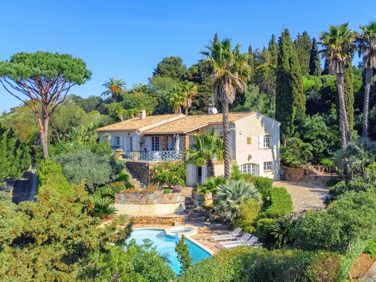 Villa for Sale in La Croix Valmer, St. Tropez, Grimaud Area 2