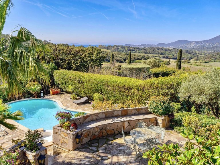 Villa for Sale in La Croix Valmer, St. Tropez, Grimaud Area 11