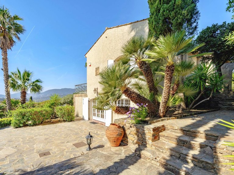 Villa for Sale in La Croix Valmer, St. Tropez, Grimaud Area 19