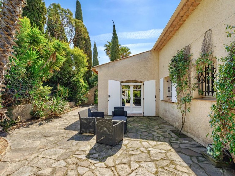 Villa for Sale in La Croix Valmer, St. Tropez, Grimaud Area 20