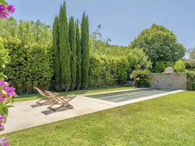Villa for Sale in Saint Tropez, St. Tropez, Grimaud Area 2