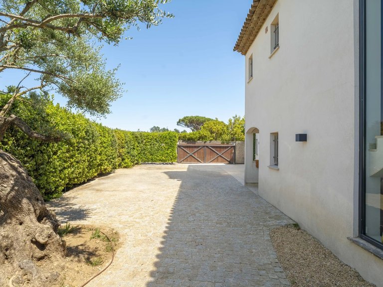 Villa for Sale in Saint Tropez, St. Tropez, Grimaud Area 17