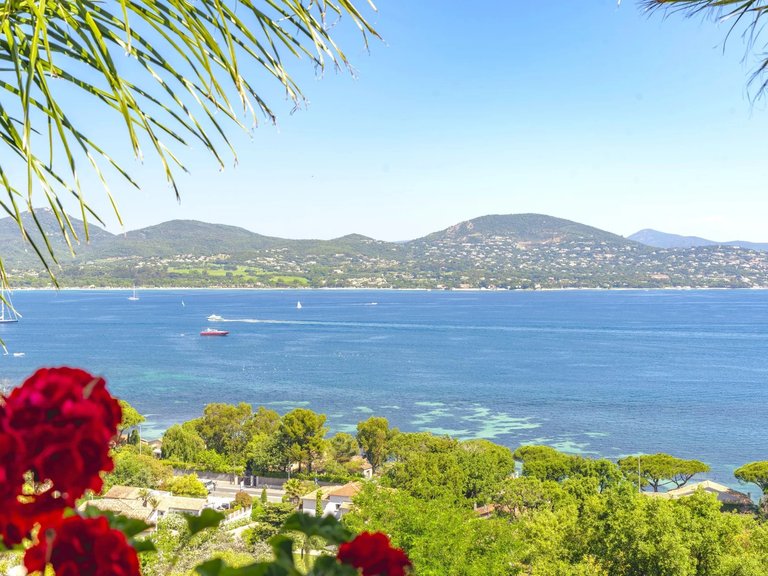 Villa for Sale in Gassin, St. Tropez, Grimaud Area 1