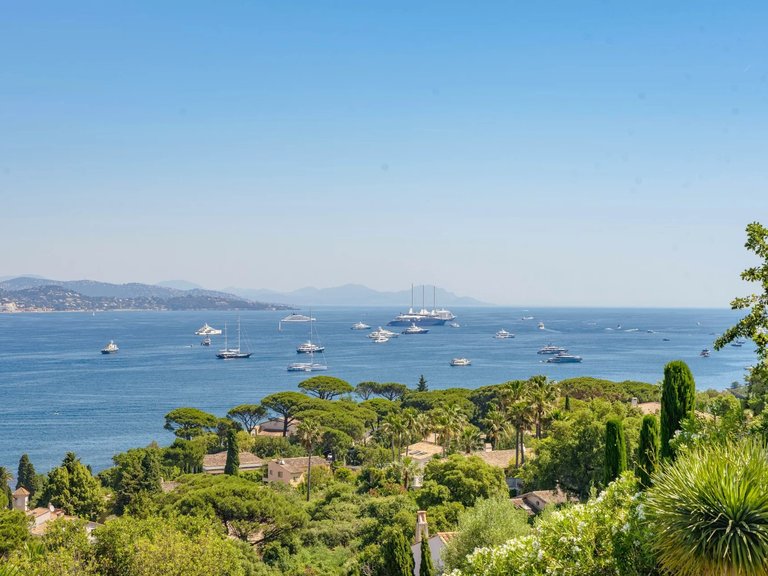 Villa for Sale in Gassin, St. Tropez, Grimaud Area 2